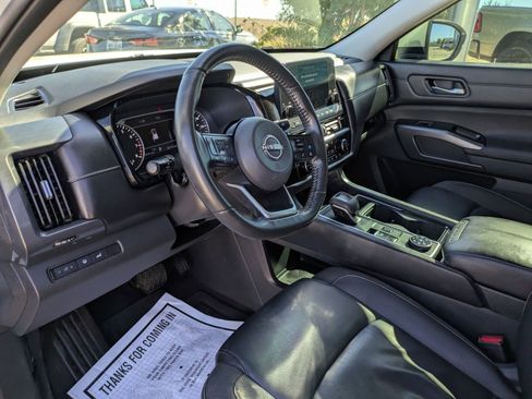 Used 2023 Nissan Pathfinder SL w/ Lighting Package (N92) image 9