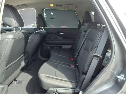 New 2026 Nissan Pathfinder SL image 5