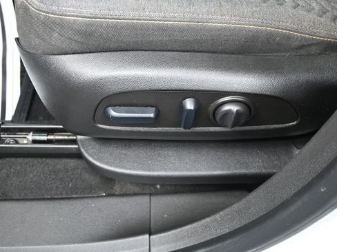 Used 2022 Chevrolet Equinox LT w/ LPO, Blackout Package FWD image 12