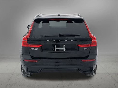 Used 2025 Volvo XC60 B5 Ultra image 5