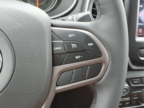 Used 2022 Jeep Cherokee Latitude Lux AWD/4WD image 18