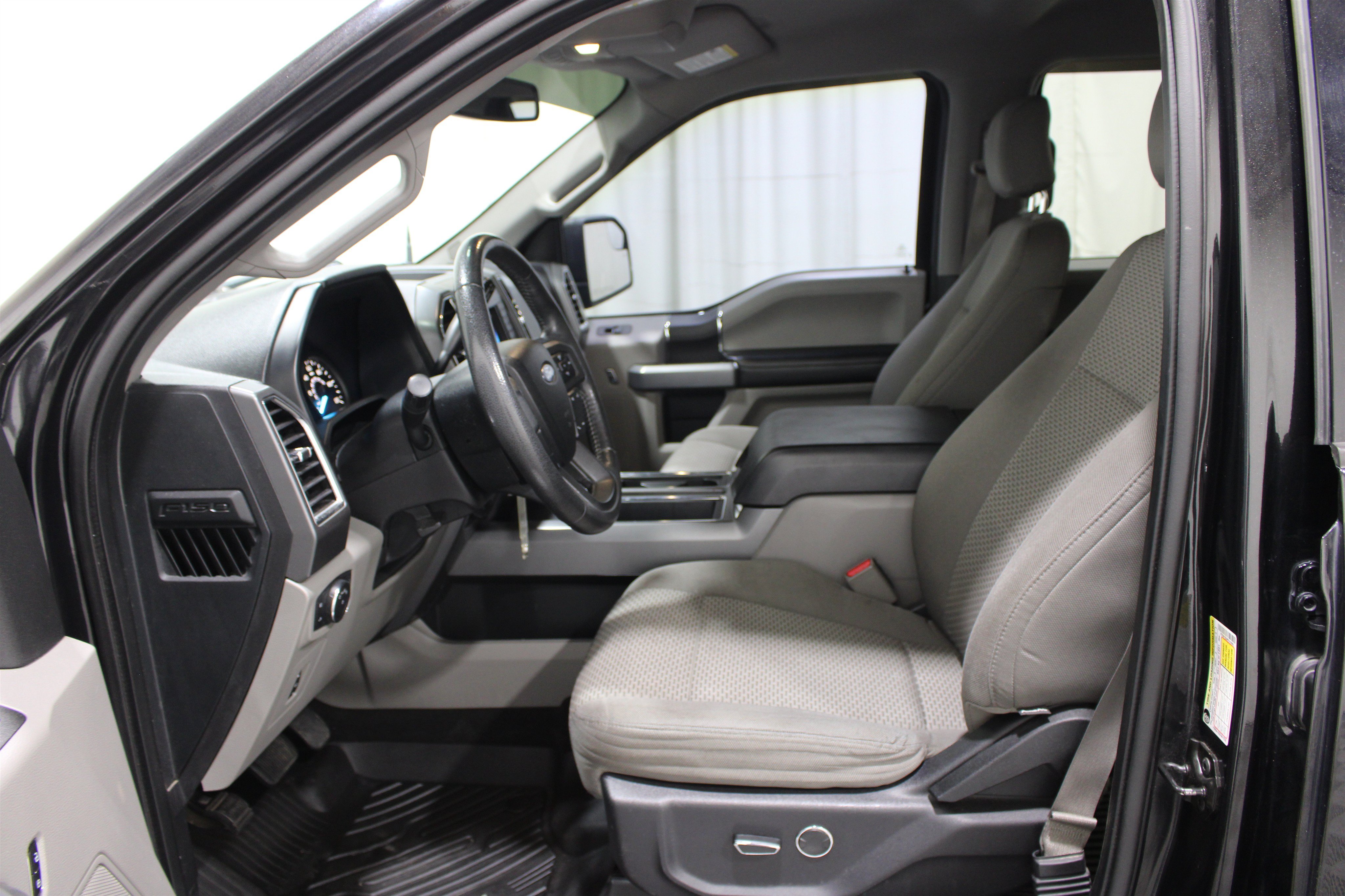 Used 2015 Ford F150 XLT w/ Equipment Group 301A Mid AWD/4WD image 3