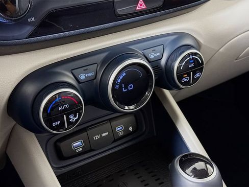 Certified 2024 Hyundai Venue Limited FWD image 18