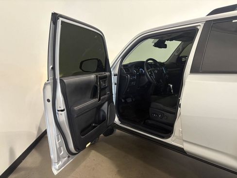 Used 2023 Toyota 4Runner TRD Off-Road Premium AWD/4WD image 9