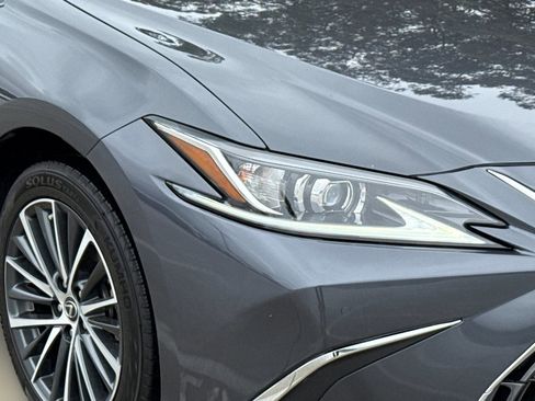 Used 2025 Lexus ES 300h w/ Premium Package FWD image 11