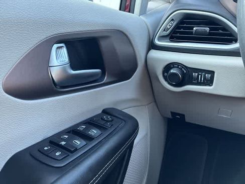 Used 2023 Chrysler Voyager LX FWD image 38