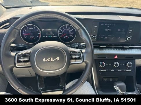 Used 2024 Kia Carnival LX FWD image 21