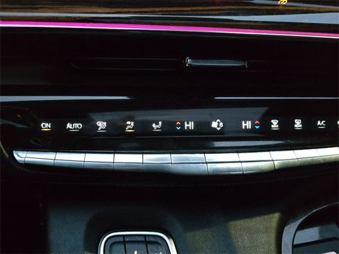 Used 2022 Cadillac Escalade Premium Luxury image 28