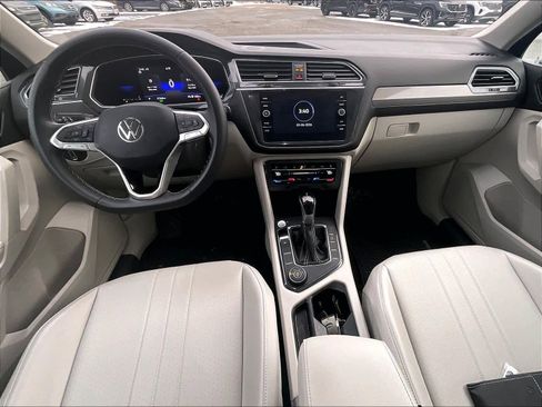 Used 2022 Volkswagen Tiguan SE image 20
