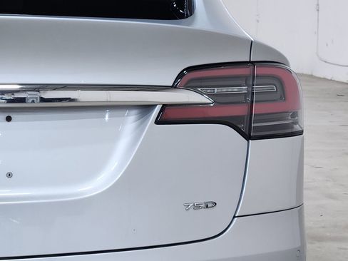 Used 2018 Tesla Model X 75D image 22