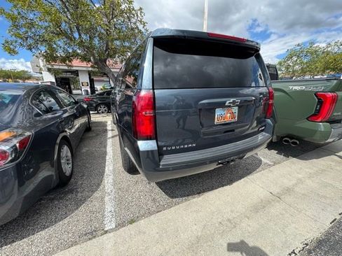 Used 2019 Chevrolet Suburban LT image 3