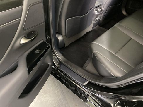 Certified 2024 Lexus ES 350 w/ Premium Package image 28