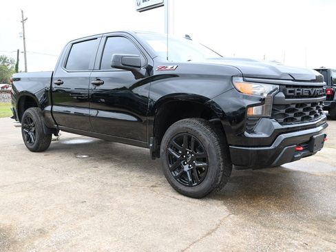 Used 2023 Chevrolet Silverado 1500 Custom Trail Boss w/ LPO, Dark Essentials Package image 8