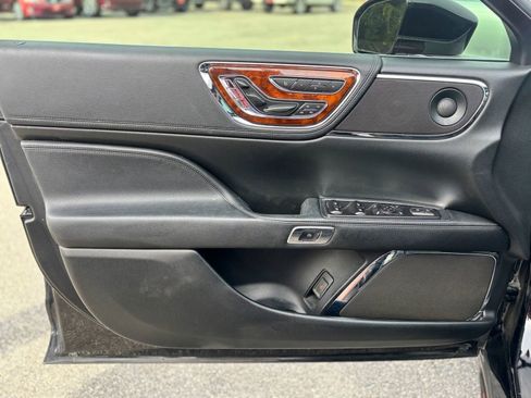 Used 2019 Lincoln Continental Reserve AWD/4WD image 12