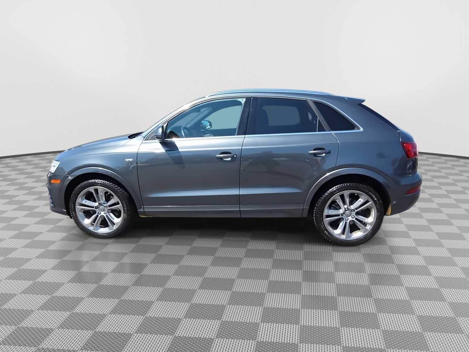 Used 2018 Audi Q3 2.0T Premium Plus w/ Premium Plus Package AWD/4WD image 5