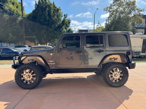 Used 2008 Jeep Wrangler Unlimited Sahara w/ Trailer Tow Group AWD/4WD image 4
