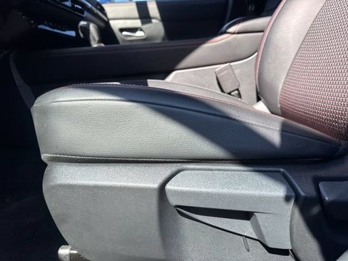 Used 2025 Nissan Kicks SR AWD/4WD image 14