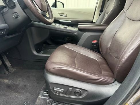 Certified 2021 Toyota Sienna Platinum image 7