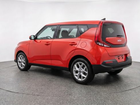 Used 2025 Kia Soul LX w/ LX Technology Package FWD image 6