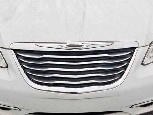 Used 2014 Chrysler 200 Touring image 8