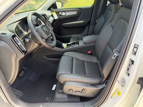 New 2026 Volvo XC40 B5 Plus w/ Climate Package AWD/4WD image 18