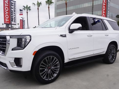 Used 2023 GMC Yukon SLT w/ SLT Premium Package RWD image 4