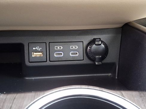 Used 2023 Toyota Highlander Platinum image 26