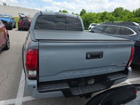 Used 2019 Toyota Tacoma TRD Off-Road AWD/4WD image 4
