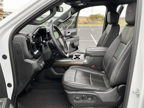 Used 2024 Chevrolet Silverado 2500 High Country image 2