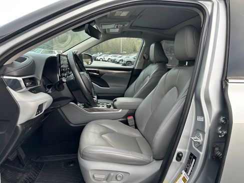 Used 2021 Toyota Highlander Limited image 13