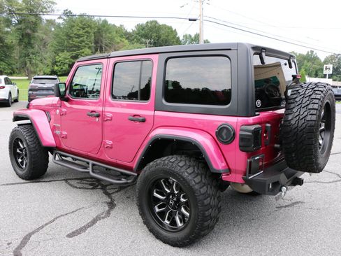 Used 2022 Jeep Wrangler Unlimited Sahara w/ LED Lighting Group AWD/4WD image 3