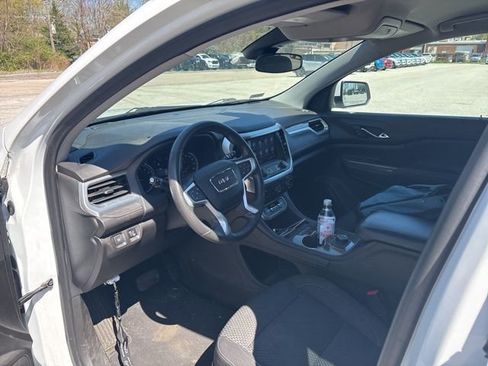 Used 2023 GMC Acadia SLE image 9