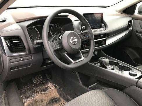 Used 2023 Nissan Rogue SV AWD/4WD image 3
