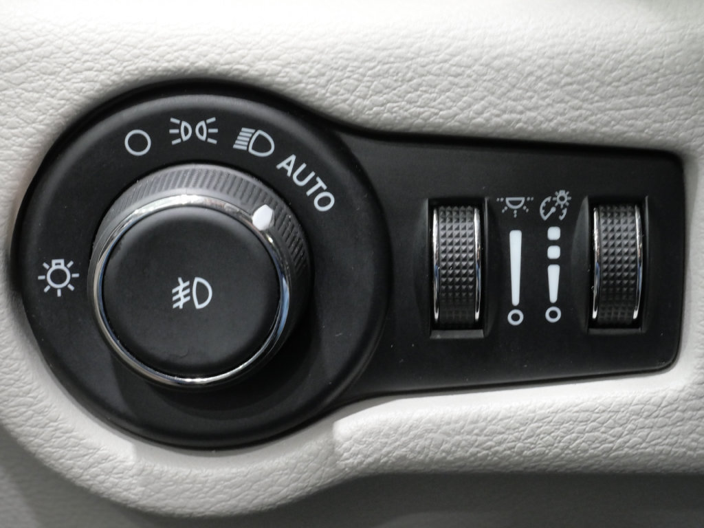 Used 2024 Chrysler Pacifica Touring-L FWD image 13