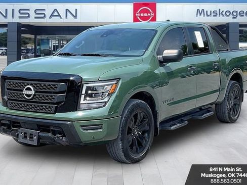 Used 2024 Nissan Titan SV w/ SV Bronze Edition Package AWD/4WD image 3