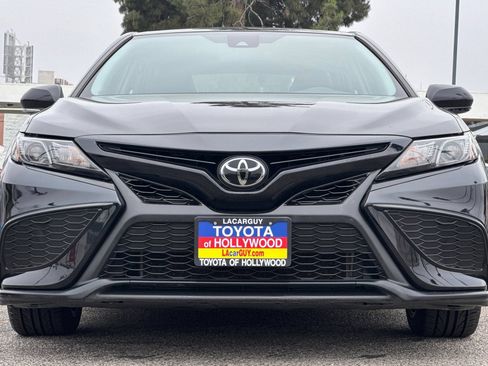 Used 2023 Toyota Camry SE FWD image 9