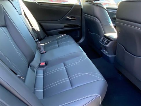 New 2025 Lexus ES 300h w/ Luxury Package image 24