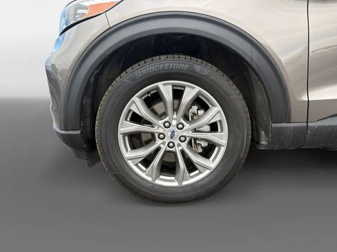 Used 2021 Ford Explorer XLT w/ Equipment Group 202A RWD image 16