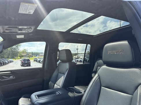 Certified 2023 Chevrolet Suburban High Country AWD/4WD image 9