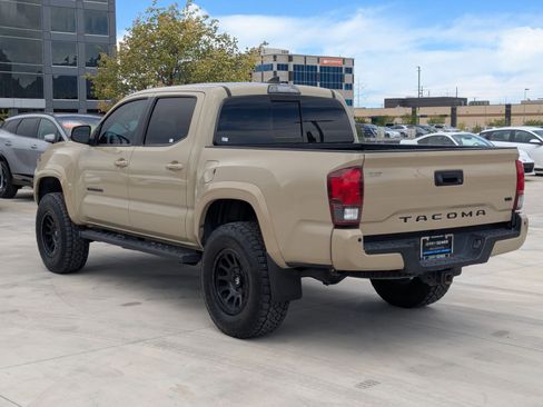 Used 2019 Toyota Tacoma TRD Sport AWD/4WD image 3