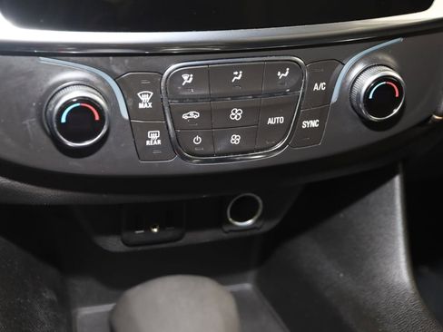 Used 2021 Chevrolet Traverse LS image 26