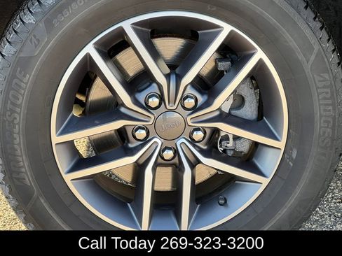 Used 2021 Jeep Grand Cherokee Limited w/ Luxury Group II image 8