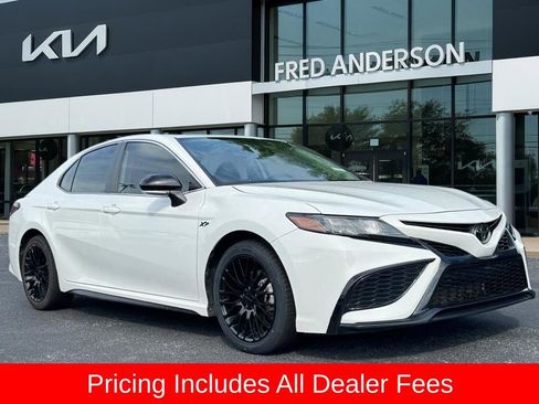 Used 2023 Toyota Camry SE FWD image 1