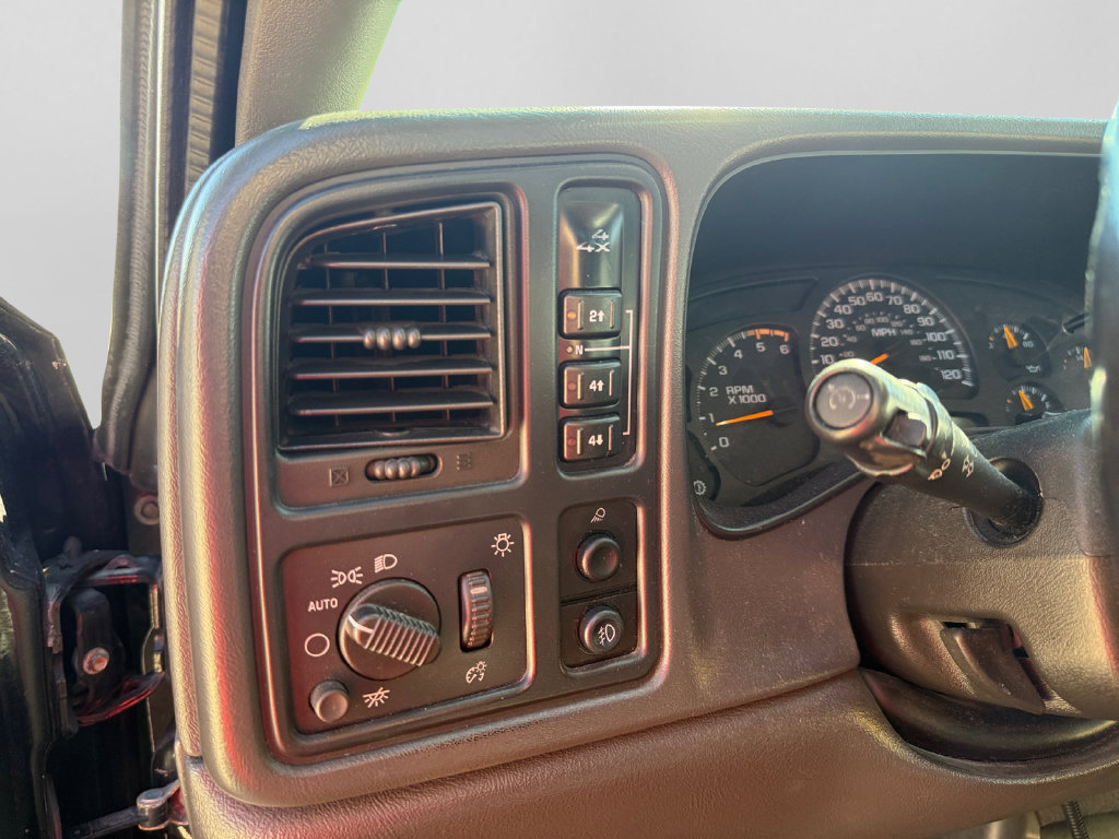 Used 2005 GMC Sierra 2500 SLE w/ Snow Plow Prep Package AWD/4WD image 16