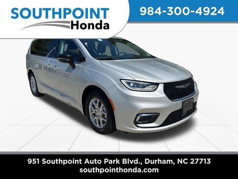Used 2024 Chrysler Pacifica Touring-L FWD image 1