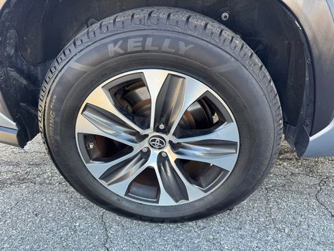 Used 2021 Toyota Highlander XLE image 40