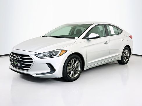 Used 2017 Hyundai Elantra SE FWD image 3