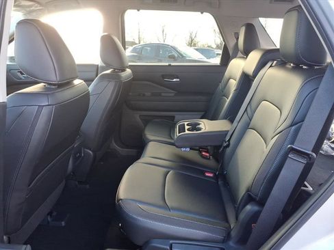 New 2025 Nissan Pathfinder SL image 29