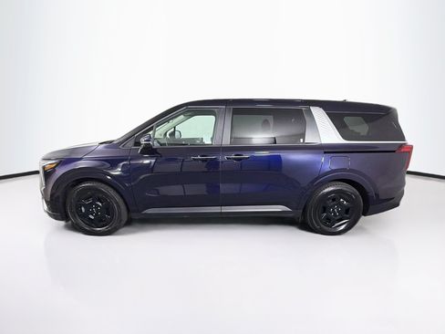 Used 2025 Kia Carnival FWD image 4