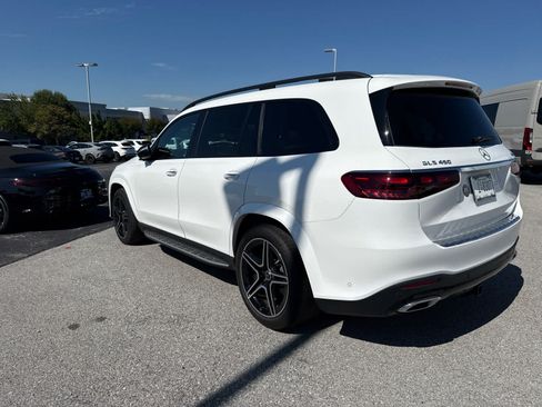 Used 2025 Mercedes-Benz GLS 450 4MATIC image 3